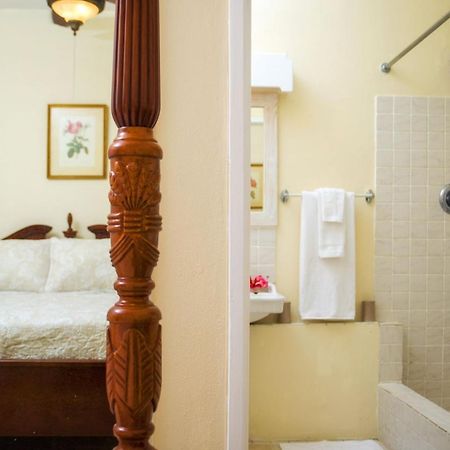 Ground Floor Apartment Located In Hometown, 5 Min Walk To The Beach Saint James Buitenkant foto