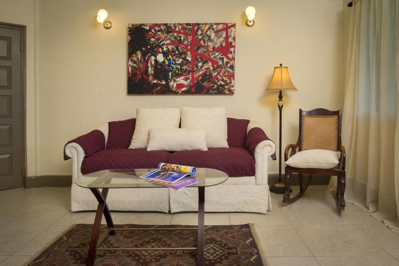 Ground Floor Apartment Located In Hometown, 5 Min Walk To The Beach Saint James Buitenkant foto